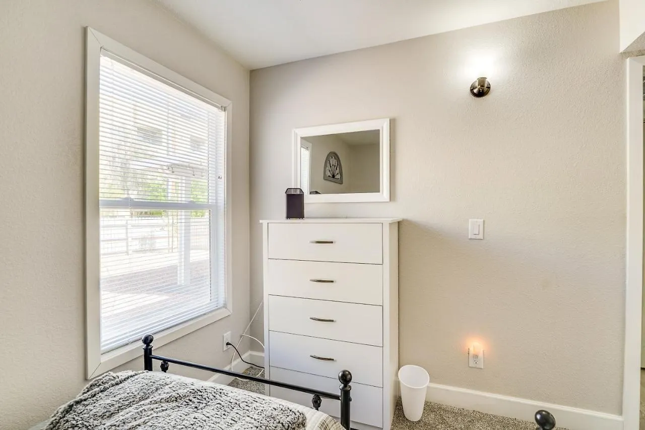 Central Henderson Retreat Near Dining And Lake Mead! Las Vegas Casa vacanze